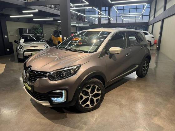 RENAULT CAPTUR 1.6 16V SCE FLEX BOSE X-TRONIC RENAULT CAPTUR 1.6 16V SCE FLEX BOSE X-TRONIC